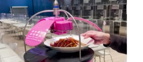 Canteen robots serve noodles at Beijing Olympic Winter Games (Image source: South China Morning Post)