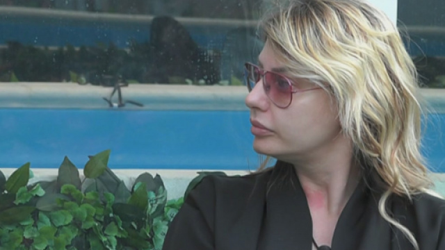 GF Vip, Manila si rifiuta di cucinare per Kabir e sbotta: 'Voglio fare anche altro' (Clip).