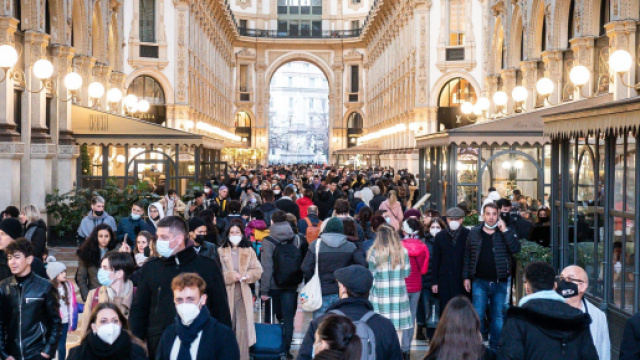 La fine dell'obbligo di mascherine all'aperto dovrebbe sancire l'inizio di un percorso di graduale ritorno alla normalit&agrave;.