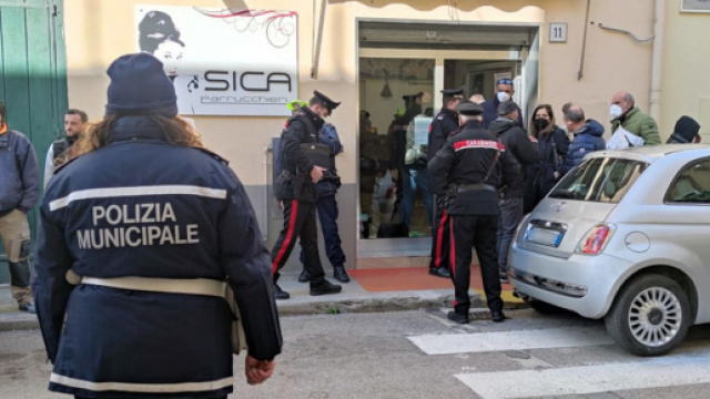 Pontecagnano: la parrucchiera 30enne Anna Borsa &egrave; stata uccisa dal suo ex nel salone di bellezza dove lavorava.