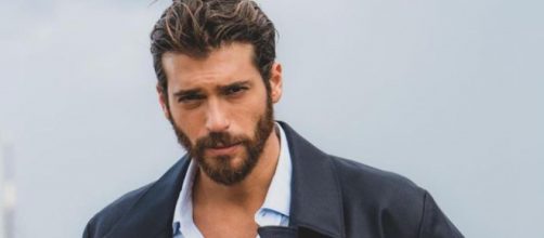 Cambio programmazione Mediaset: slitta il ritorno di Can Yaman