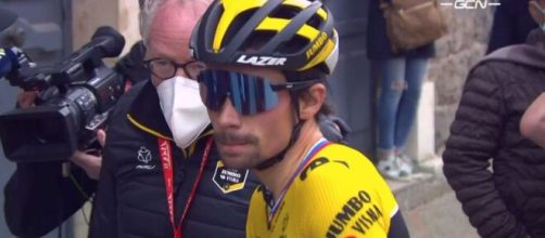 Primoz Roglic al'arrivo della quinta tappa della Parigi - Nizza.