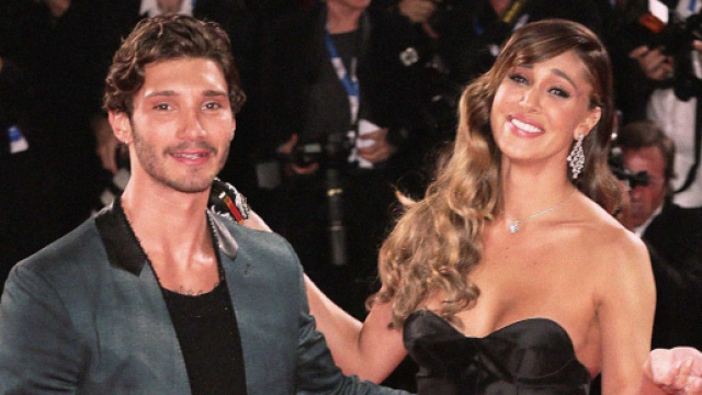 Belen Rodriguez a letto con Stefano? Secondo i fan è lui l'uomo al suo fianco.