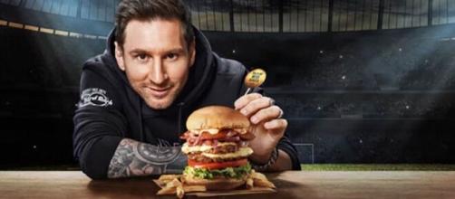 Eliminé de la Ligue des champions, Leo Messi se console avec un burger polémique (capture YouTube)