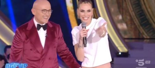 GFVip, Ilary Blasi glissa la domanda di Signorini su Totti: 'Dicono che sono separata'.