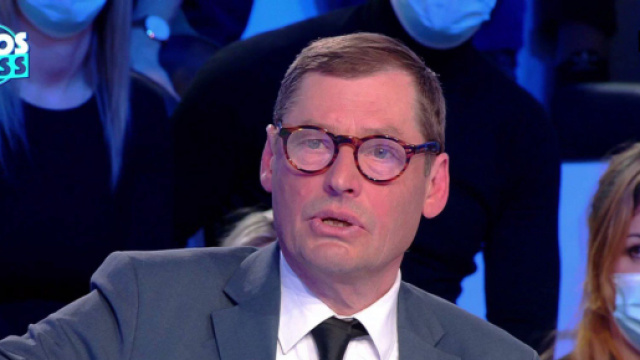 Sergueï Jirnov sur le plateau de TPMP, toujours présenté par Cyril Hanouna. Source : capture d’écran C8.