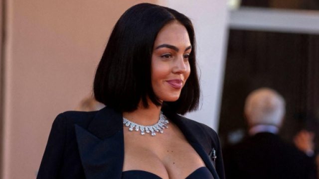 En famille sur une plage de Dubaï, la compagne de Cristiano ... - lefigaro.fr