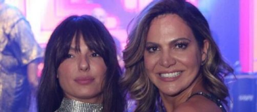 Ísis Valverde posa ao lado de Carol Sampaio (Reprodução/Instagram/@isisvalverde)