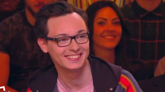 Cl&eacute;ment Garin, chroniqueur de Cyril Hanouna sur le plateau de TPMP. Source : capture d&rsquo;&eacute;cran C8.