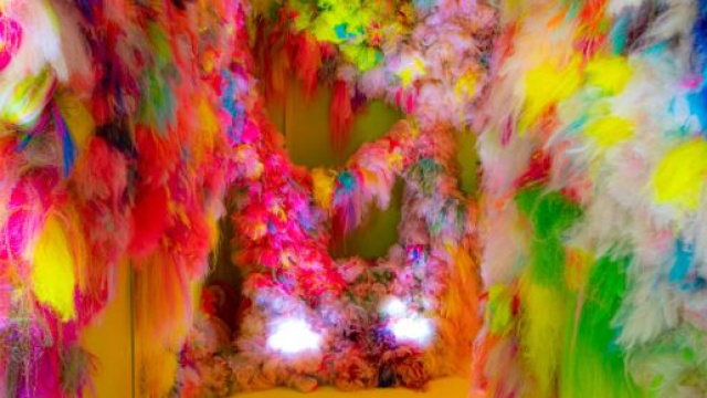 Crazy, mostra di arte contemporanea a Roma. Particolare della stanza di Shoplifter.