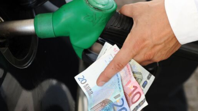 Riduzione di 0,25 eueo/litro ai carburanti per 30 giorni da martedì 22 marzo.