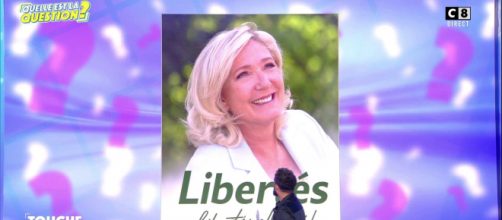 Une affiche de Marine Le Pen devant Cyril Hanouna dans TPMP. Source : capture d’écran C8.