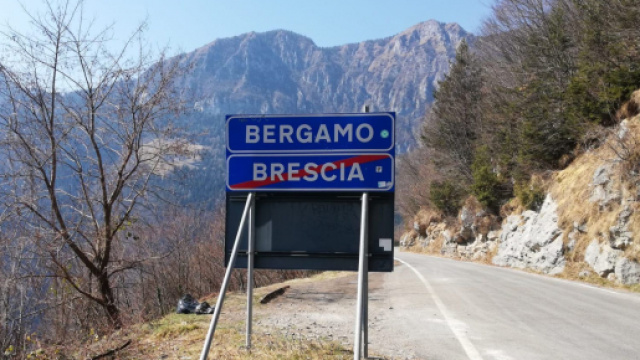 Borno, corpo fatto a pezzi in scarpata: &egrave; di una donna bianca, il killer come un chirurgo.