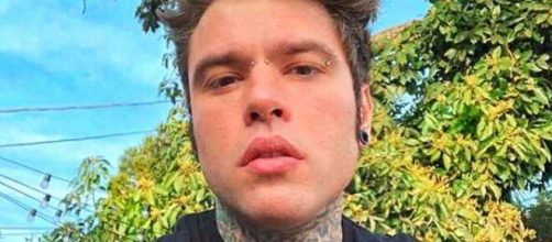 Fedez parla della sua malattia: ha un tumore al pancreas