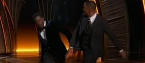 Momento em que Will Smith agride Chris Rock no palco do Oscar (Reprodução/Oscar)