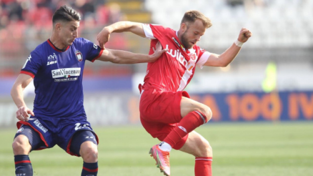 Serie B, Crotone: dieci casi di coronavirus nel gruppo squadra, infortunio per Mulattieri.