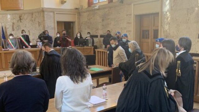 Benno Neumair, reo confesso del duplice omicidio dei genitori: per il difensore sarebbe pentito. Non per la sorella Mad&egrave;.