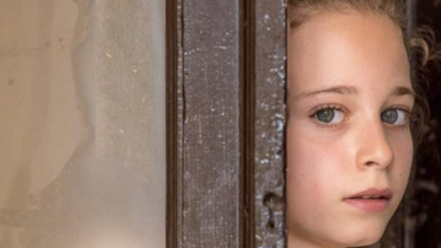 Il Paradiso delle Signore 6, episodio lunedì 4 aprile: Serena chiede a Beatrice che rapporto ha con Dante.