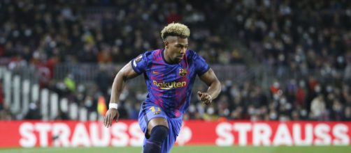 Adama Traore con la maglia del Barcellona.