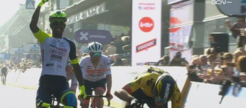 L'eritreo Biniam Girmay vince la Gand Wevelgem.