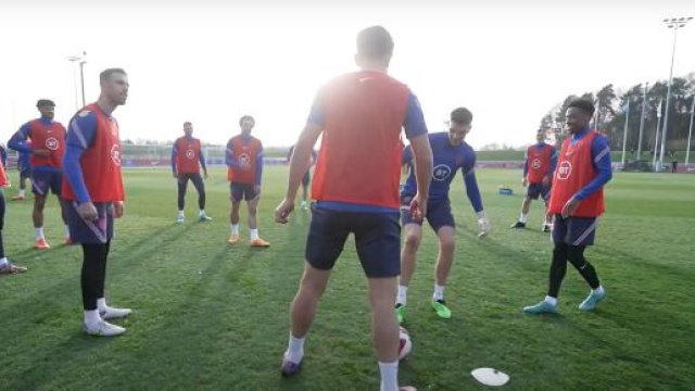 Jordan Henderson et Harry Maguire avec l'&eacute;quipe d'Angleterre. (cr&eacute;dit Twitter)