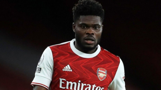 Thomas Partey rencontre son sosie lors d'un rassemblement avec sa sélection. Source : Capture Twitter