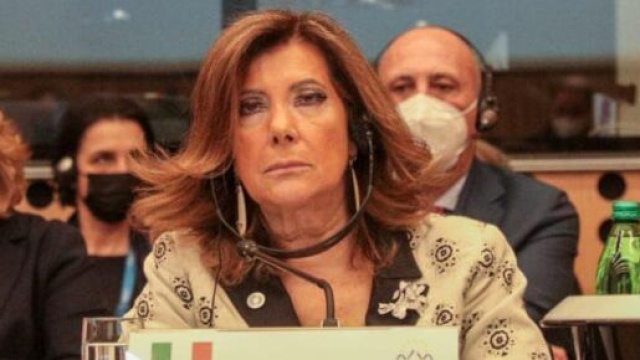 La presidente del Senato Casellati spinge per una soluzione diplomatica per la guerra in Ucraina.
