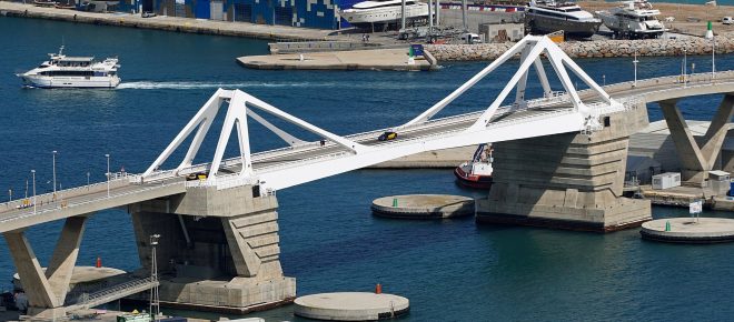 Hallan una mujer abusada y muerta en aguas del puerto de Barcelona