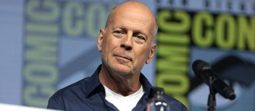 Bruce Willis sufre la enfermedad de afasia y se retira del cine - Wikimedia Commons