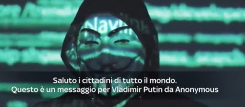 Russia, l'idea di Anonymous: finte recensioni contro la censura.