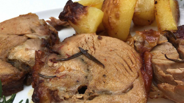 Rotolo di agnello ripieno con spinaci, una leccornia sempre gustosa.