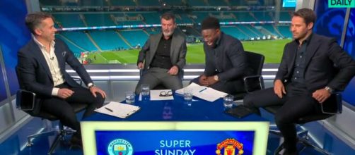 Roy Keane chambré par Micah Richards sur le plateau de Sky Sports. (crédit Twitter)