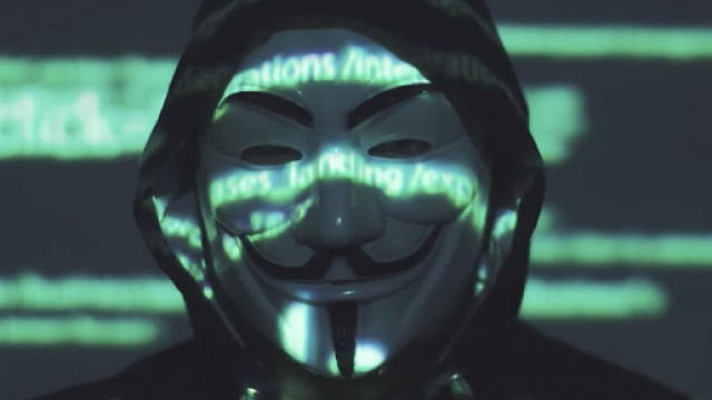 Il gruppo Anonymous ha detto di essere riuscito ad hackerare la tv russa per trasmettere le immagini della guerra.