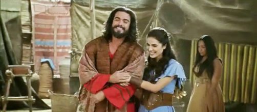Josué e Aruna em 'A Bíblia'. (Reprodução/RecordTV)
