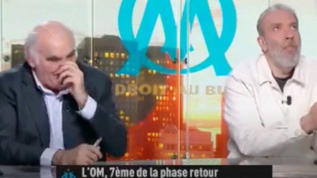 Une manie de Gilles Favard n'a pas du tout plus à certains téléspectateurs ce lundi soir. (crédit capture EdS)
