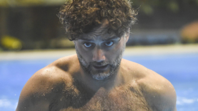 Gf Vip, Bar&ugrave; messo in guardia su Davide.