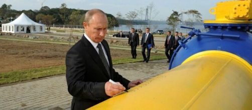 Guerra in Ucraina, Putin avverte l'Occidente: Gas russo solo se pagherete in rubli