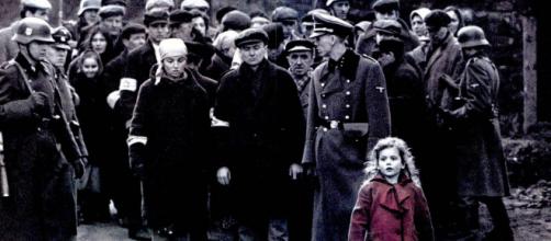 Cena do filme "A Lista de Schindler": filme conta história de industrial e secretária que salvou judeus do Holocausto, (Arquivo Blasting News)