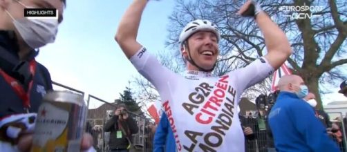 Benoit Cosnefroy all'arrivo dell'Amstel Gold Race