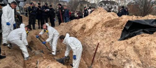 La semana pasada en Bucha se produjo el hallazgo de fosas comunes con cuerpos de civiles (Twitter/@VenediktovalV)