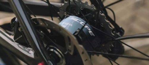 Lo Scope Atmoz sarà usato dai corridori del Team DSm durante la prossima Parigi Roubaix.
