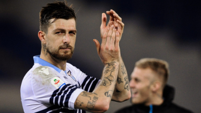 In foto Acerbi, difensore della Lazio.