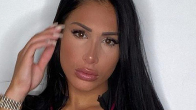 Léana critiquée pour ses multiples interventions.