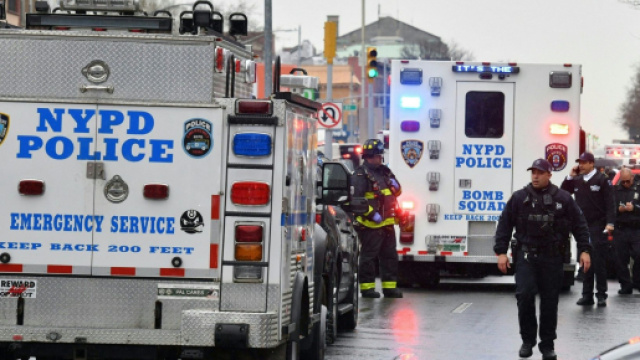 Sparatoria New York, caos in metropolitana a Brooklyn.