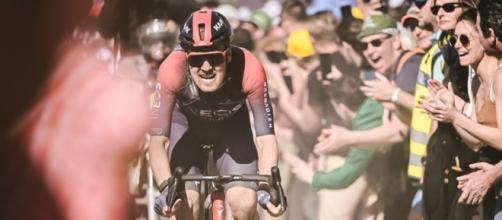 Dylan Van Baarle lanciato al successo della Parigi Roubaix.