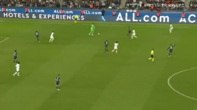 Donnarumma encore inquiétant face à l'OM. (crédit capture Prime Video)