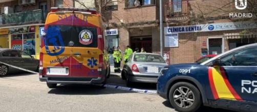 La presunta asesina se arrojó por la ventana tras matar a su vecina anciana (Captura Emergencias Madrid)