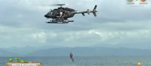El mítico salto desde el helicóptero de 'Supervivientes' - Captura Telecinco