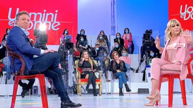 Cambio programmazione Mediaset maggio 2022: stop U&D