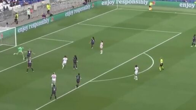 Barbora Votíková auteure d'une énorme bourde face à l'OL. (crédit capture DAZN)